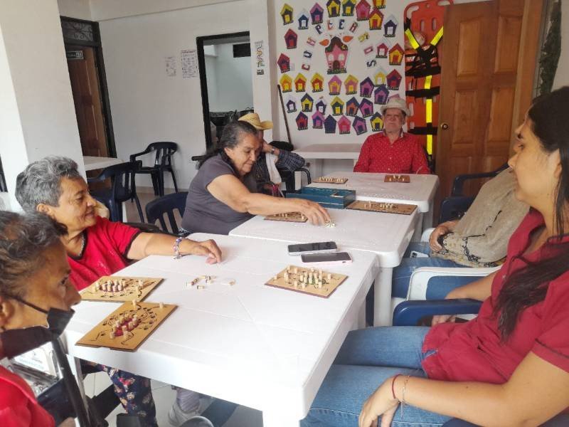 Juegos de mesa en el Centro Vida